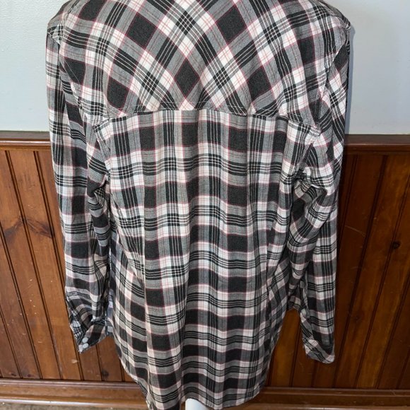 Women's Torrid Black White Red Plaid Long Sleeve Button Down Shirt Size 1 - Picture 3 of 6